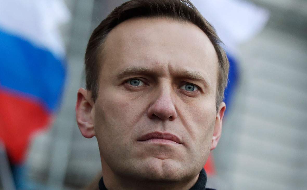 Суд заменил Навальному условный срок на реальный: почти 2,5 года он проведет в колонии