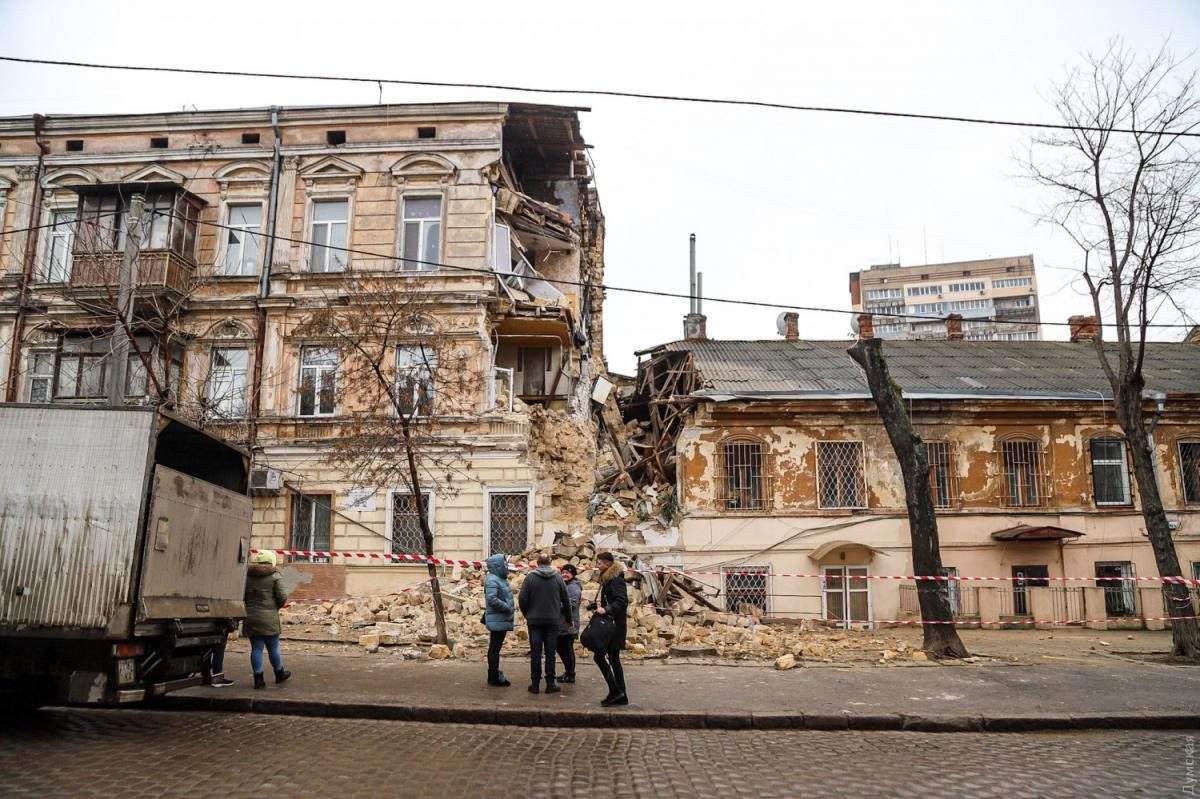 В Одессе обрушился памятник архитектуры (ФОТО)