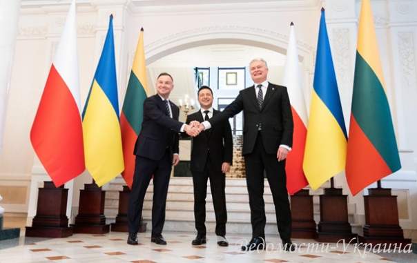Зеленский подписал с президентами Польши и Литвы документ о поддержку членства Киева в ЕС и НАТО