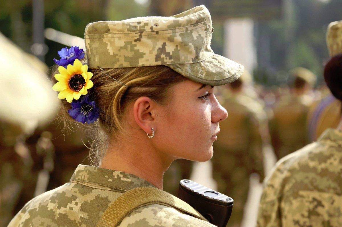 В Украине на учет военнообязанных теперь будут становится и женщины