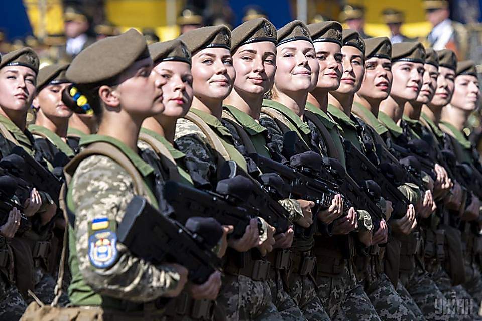 На сайте президента Украины появилась петиция об отмене обязательного военного учета для женщин