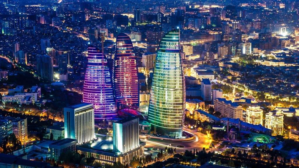 Азербайджан отменил ограничения и открыл въезд для украинцев
