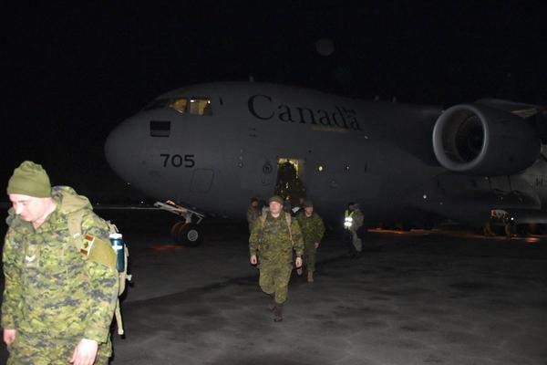 Канада хочет продлить присутствие своих военных на тренировочной миссии в Украине