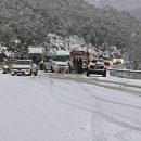 Анталию замело снегом: водителям приходится оставлять транспорт прямо на дороге